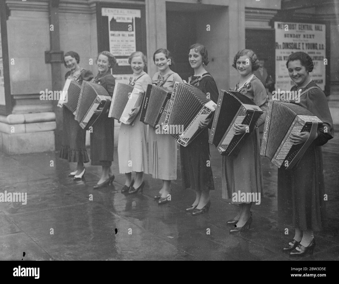 Accordians hi-res stock photography and images - Alamy