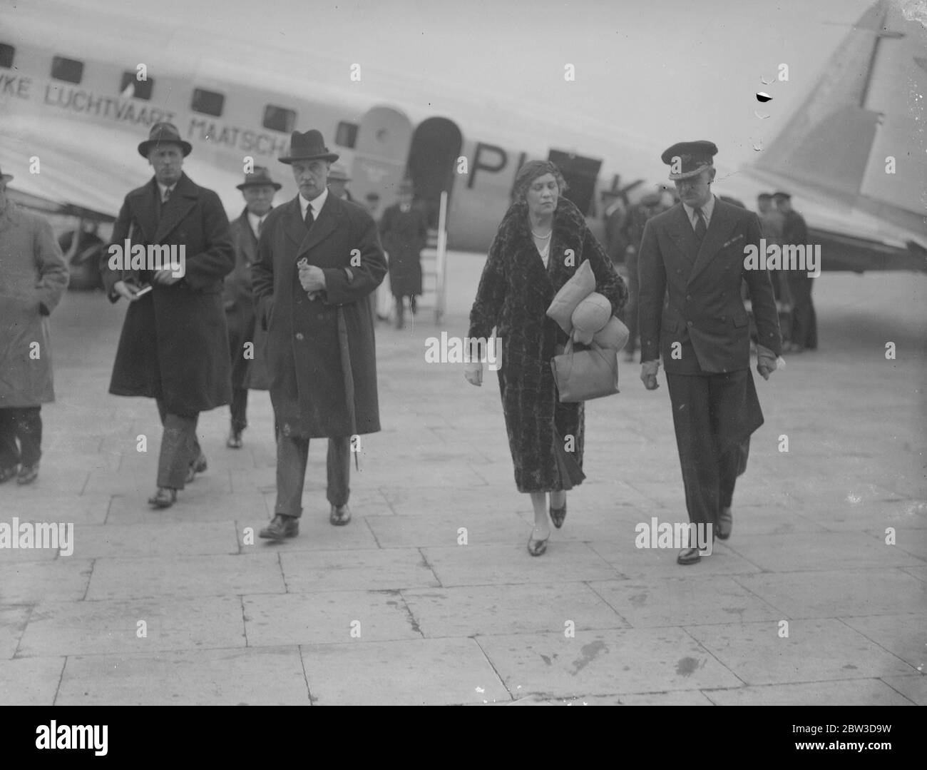 Wife of Commander in Chief in India arrives home by air . Lady Chetwode , wife of Field Marshal Sir Philip Chetwode , Commander in Chief in India , arrived at Croyden by air from Karachi . Photo shows , Lady Chetwode on arrival at Croydon . 12 November 1935 Stock Photo