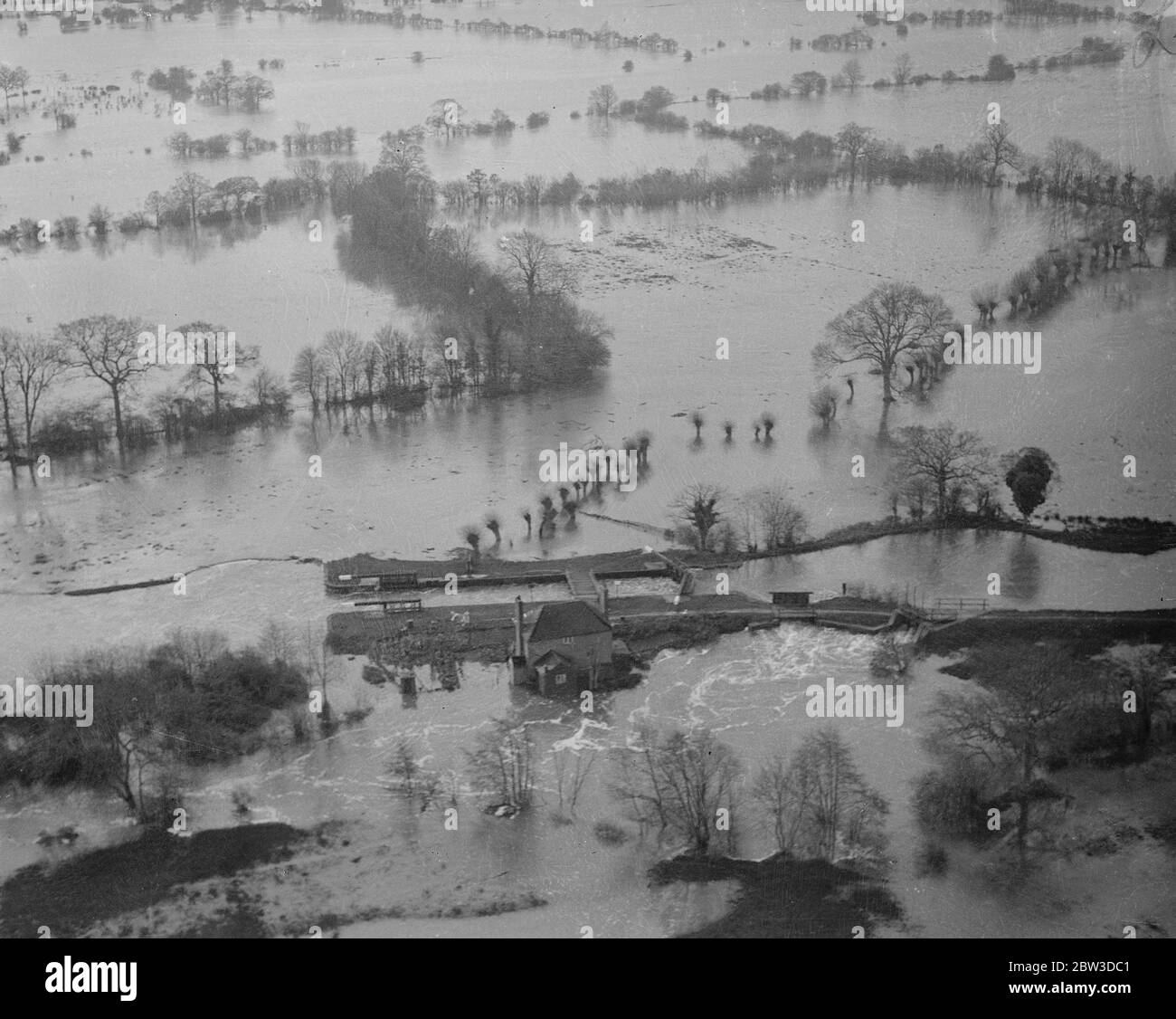 Thirteen Kent villages cut off by floods . The flooded countryside east of Tonbridge . 18 November 1935 Stock Photo