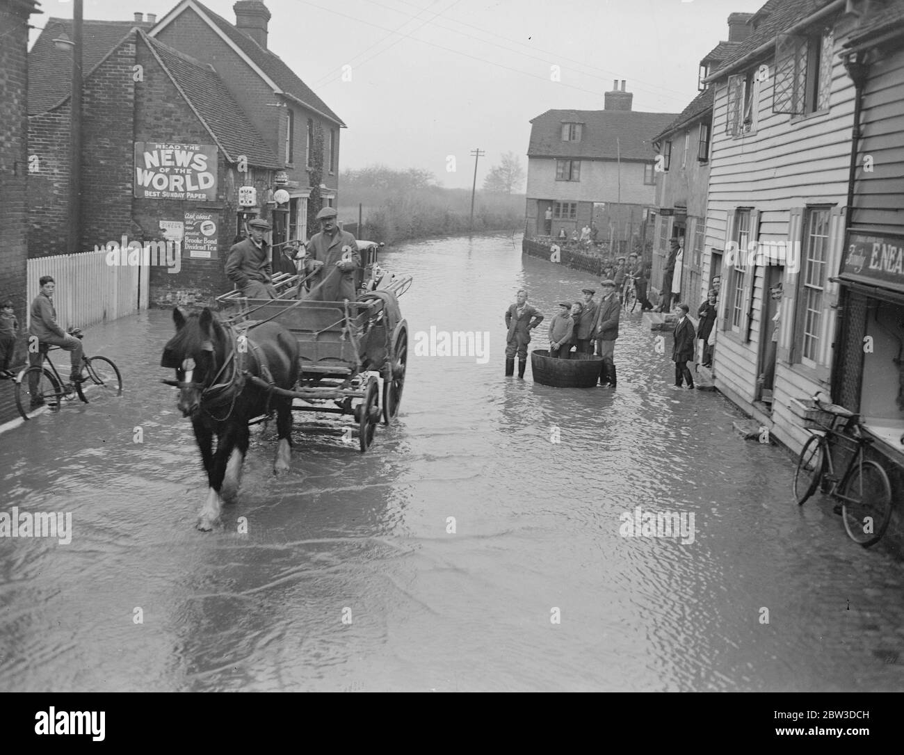 Flood devastation in Kent . Villages cut off . A general view of the flooded village of Yalding , Kent , which was almost cut off . 18 November 1935 Stock Photo