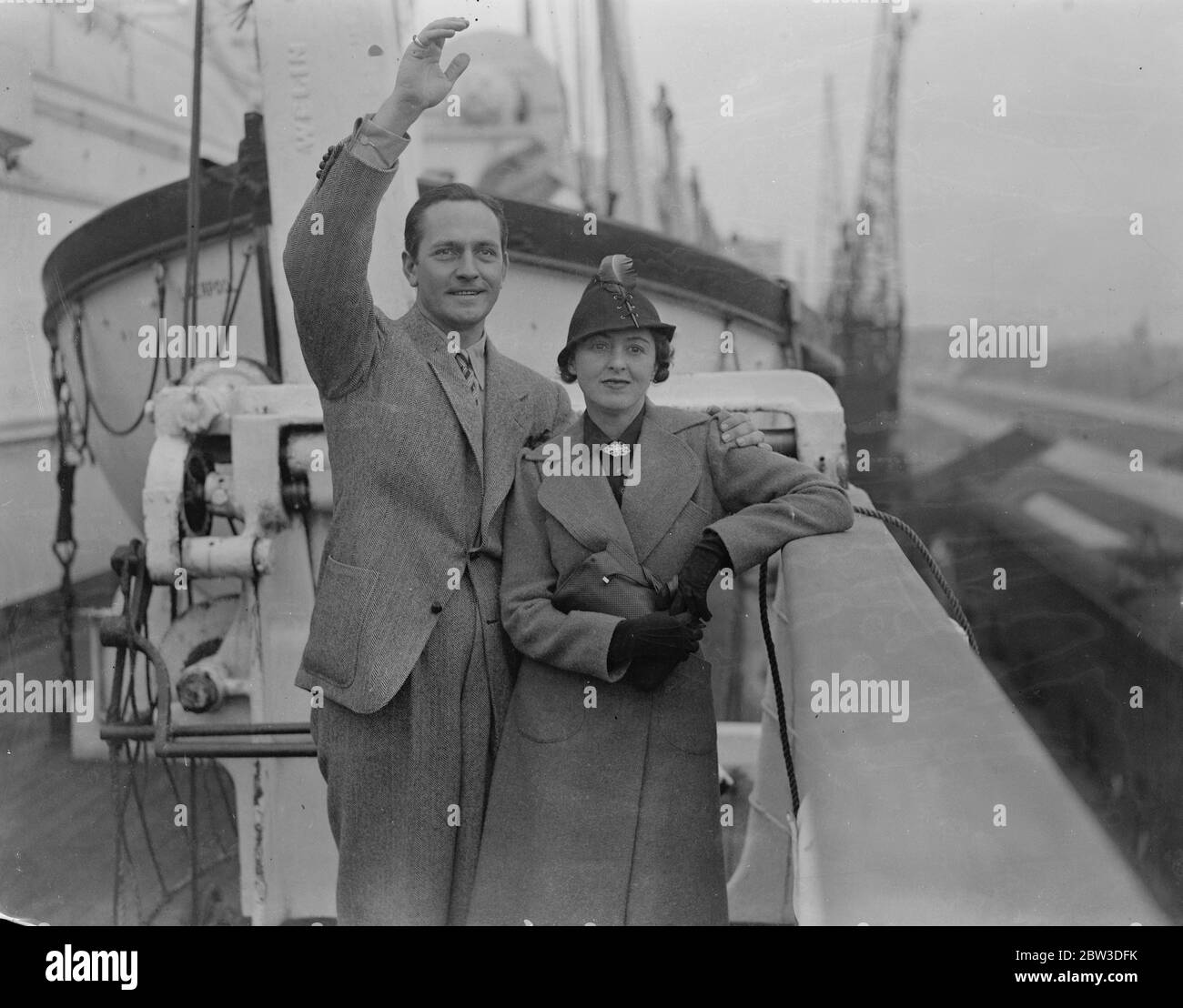 Fredric March leaves Southampton for America . Fredric March and his wife photographed aboard Majestic as they left Southampton . 16 October 1935 Stock Photo