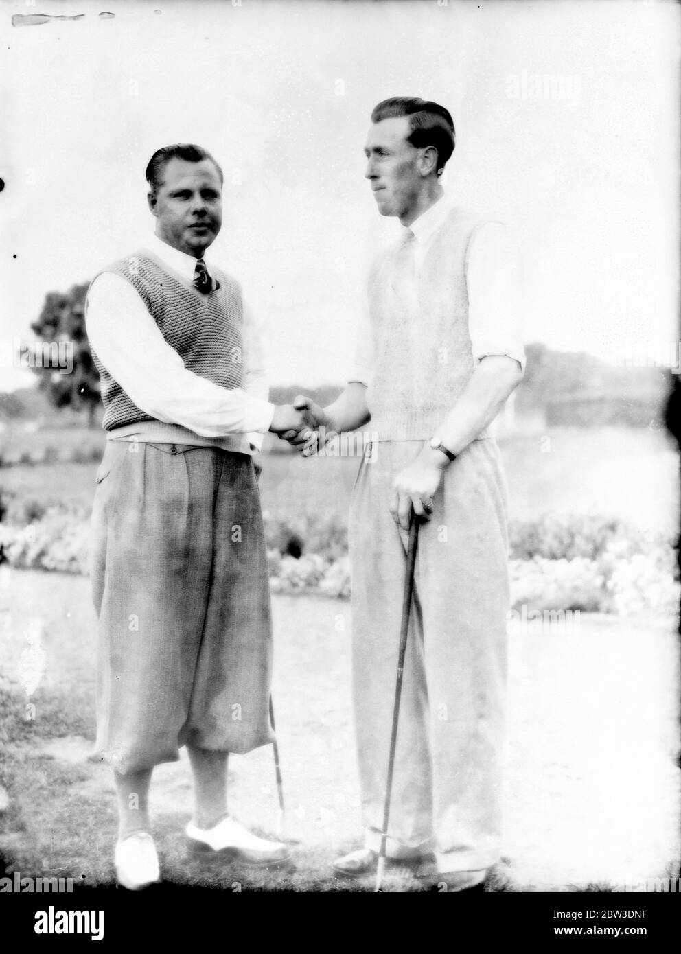 Percy Alliss and A H Padgham finalists in £1,250 golf tournament . Members of Ryder Cup team . Percy Alliss ( left ) and A H Padgham, the finalists , exchanging mutual congratulations . 12 September 1935 Stock Photo