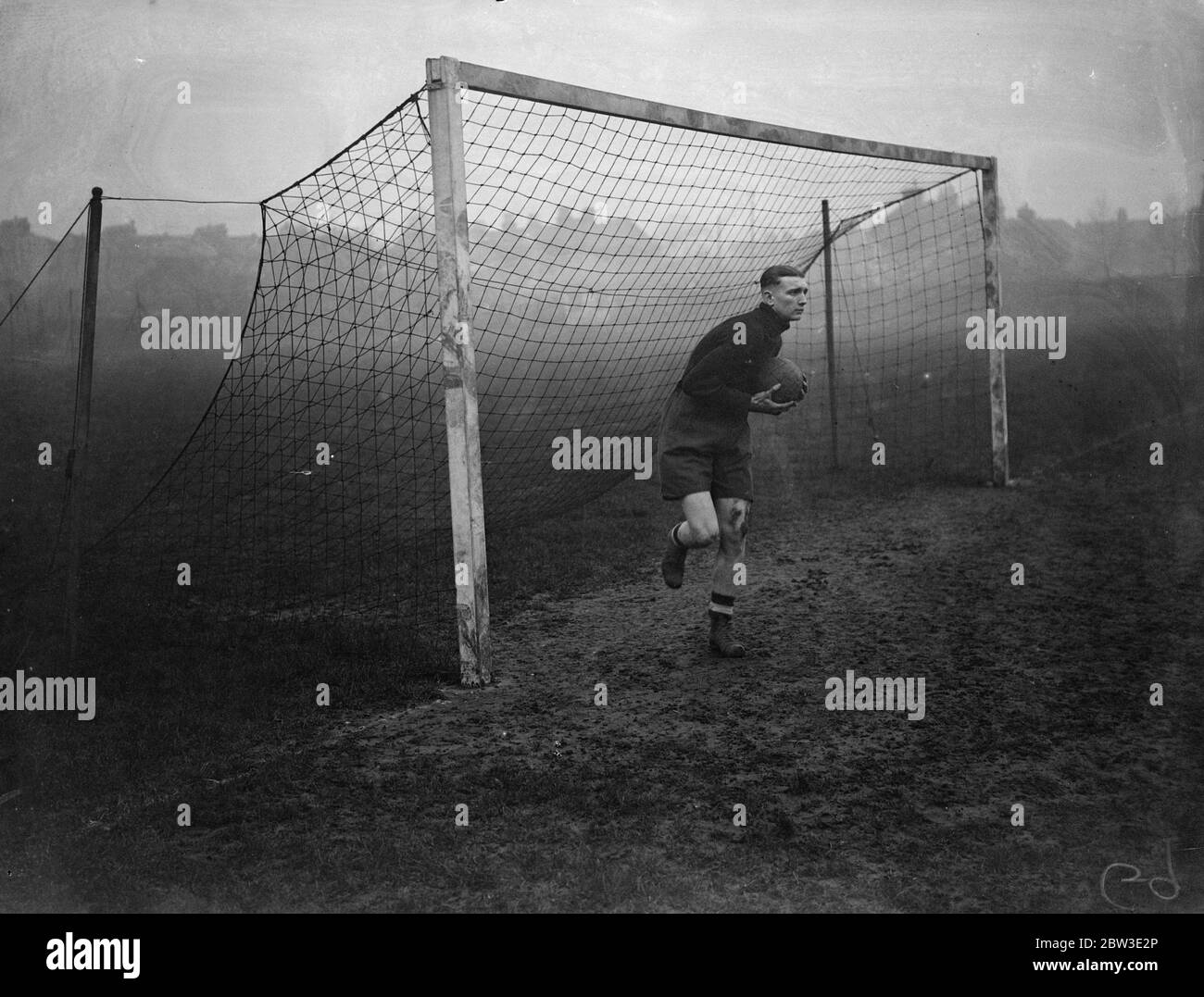 Percy Hooper , Spurs new 6' goalkeeper , tries his practice at White Hart Lane . 8 January 1935 Stock Photo