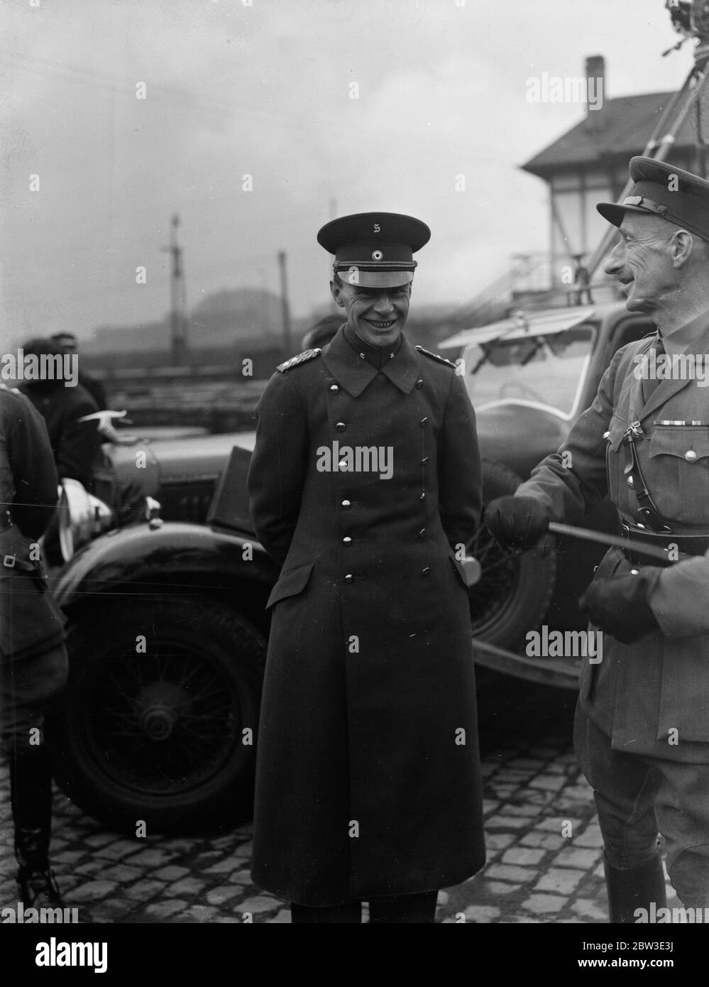 Major R J Hennessey , Major accused of alleged plot to steal soldiers ' pay opens his own defence . 1934 Stock Photo
