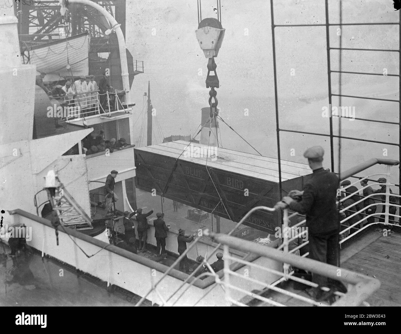 Donald Campbell 's Bluebird being loaded at Southampton . 22 January 1935 Stock Photo