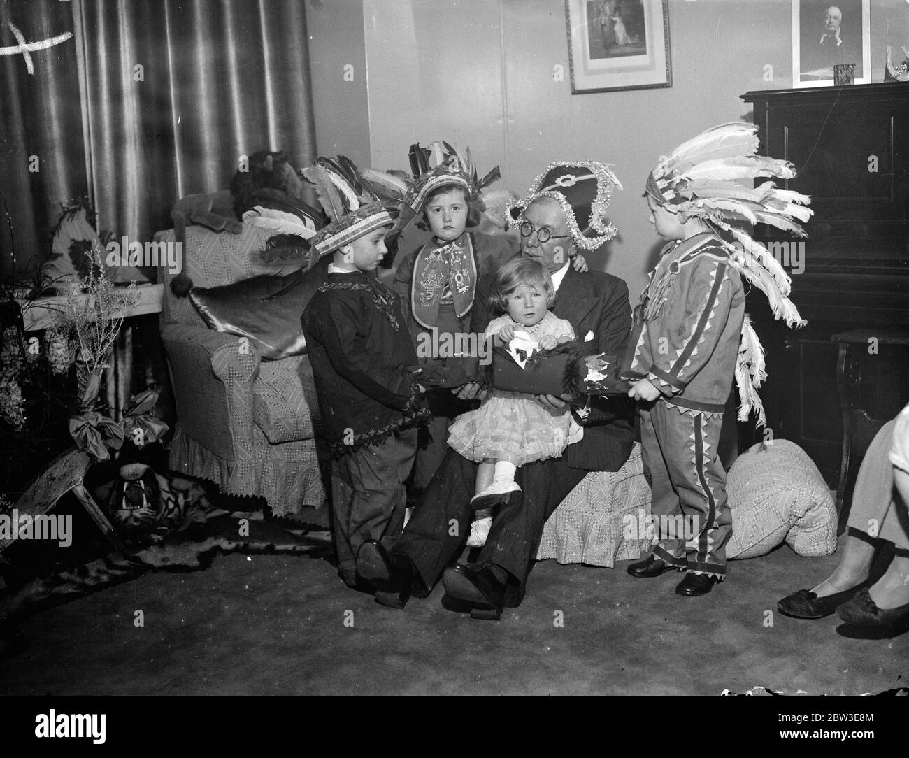 Mr J H Thomas tells a fairy story to his grandchildren . 26 December 1934 Stock Photo