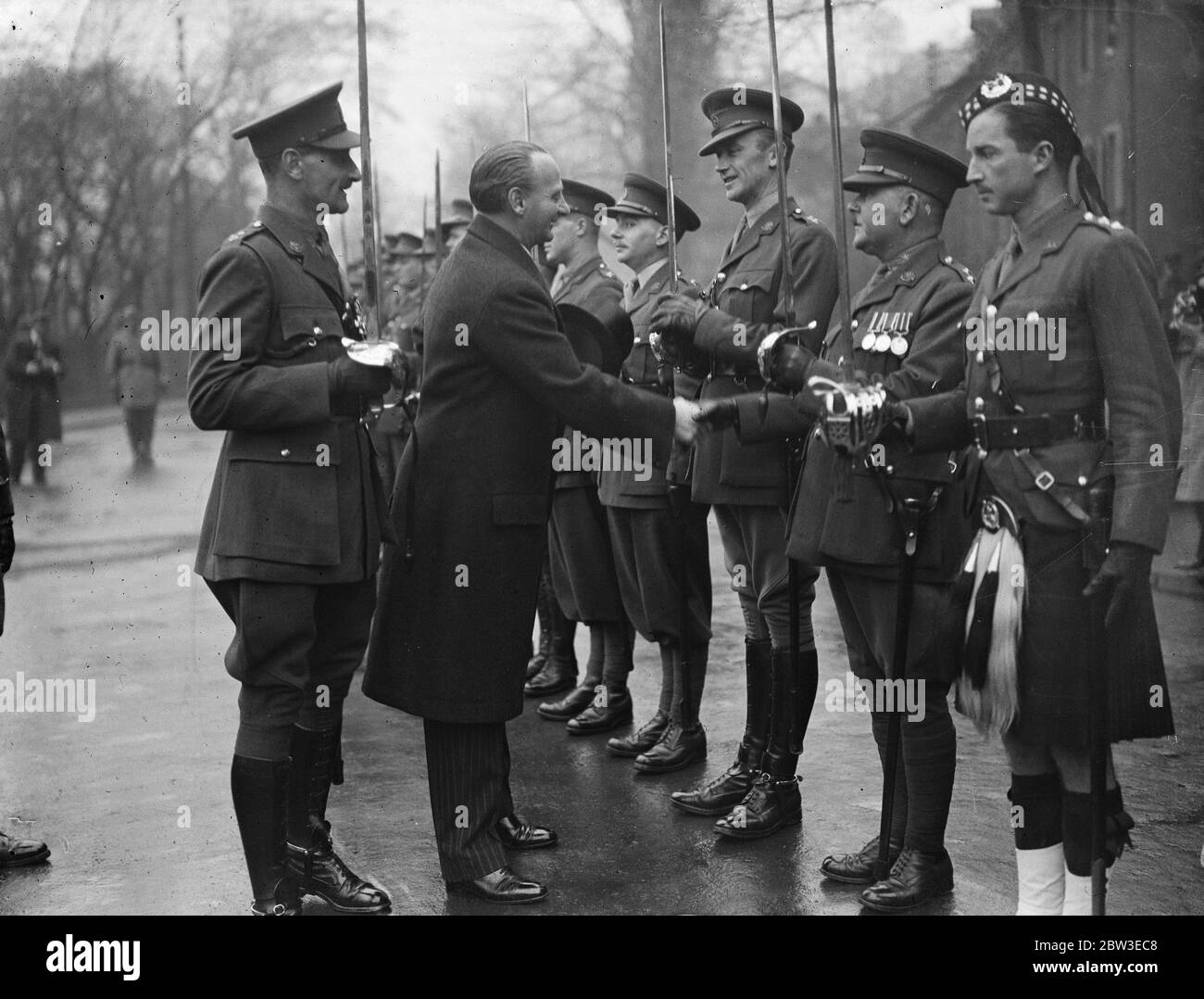 Mr Geoffrey Knox inspecting 1st Battalion East Lancashire Regiment . 26 December 1934 Stock Photo
