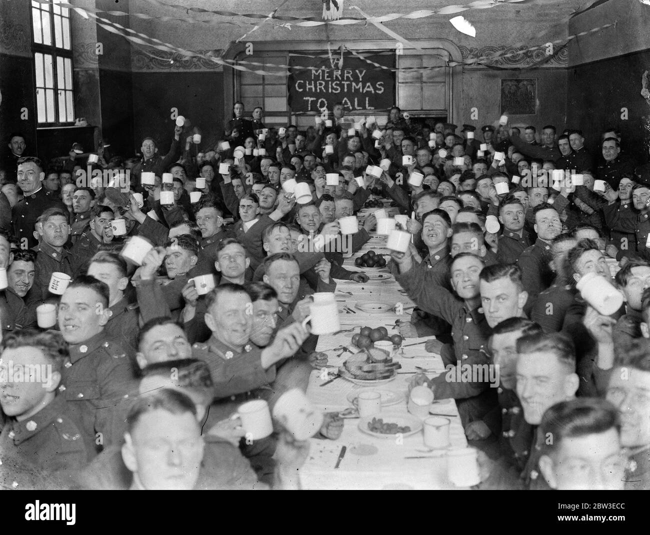 Men of the 1st Battalion East Lancashire Regiment enjoy Christmas dinner at Brebach . 26 December 1934 Stock Photo
