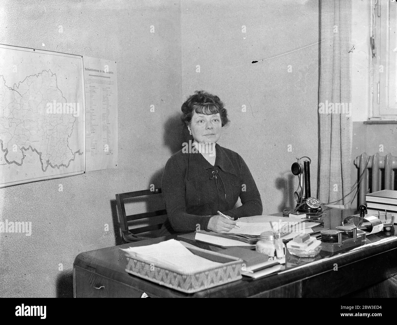 Miss Sarah Wambaugh of the USA only woman member of the Saar Plebiscite Commission . 28 December 1934 Stock Photo