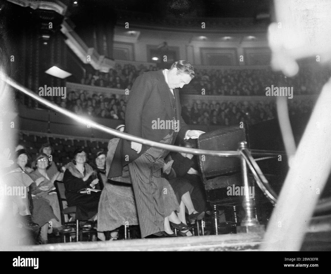 Taking a bow , the world - famous Irish tenor , Count McCormack at his Albert Hall concert . 2 December 1934 Stock Photo