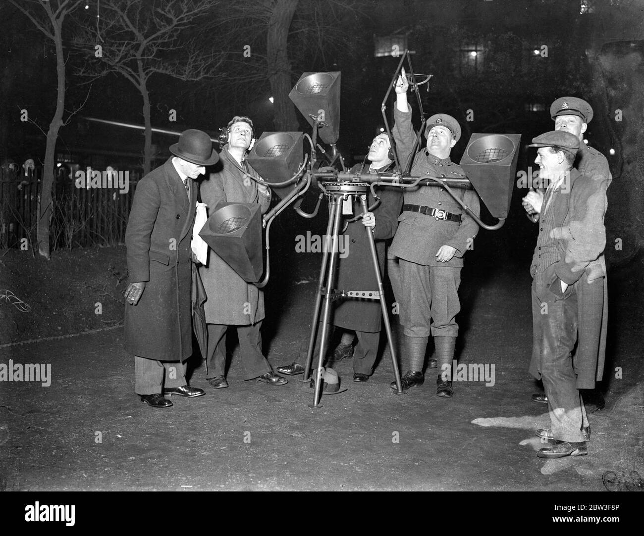 Searchlight anti aircraft Black and White Stock Photos & Images Alamy