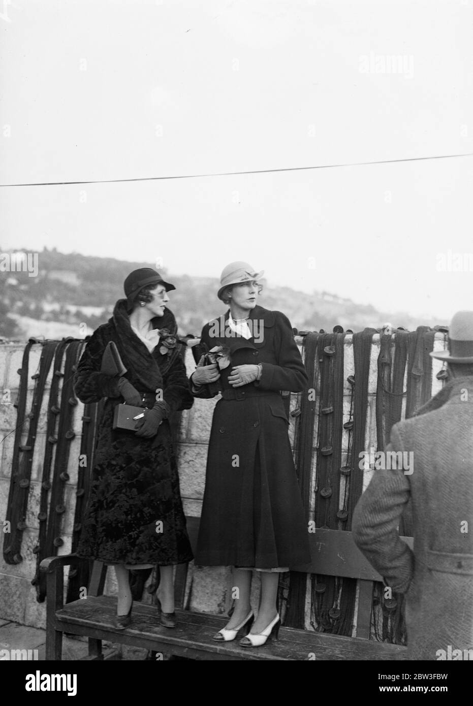 Hon Mrs Richard Norton and Lady Diana Cooper on Riviera at Villefranche . 20 January 1935 Stock Photo