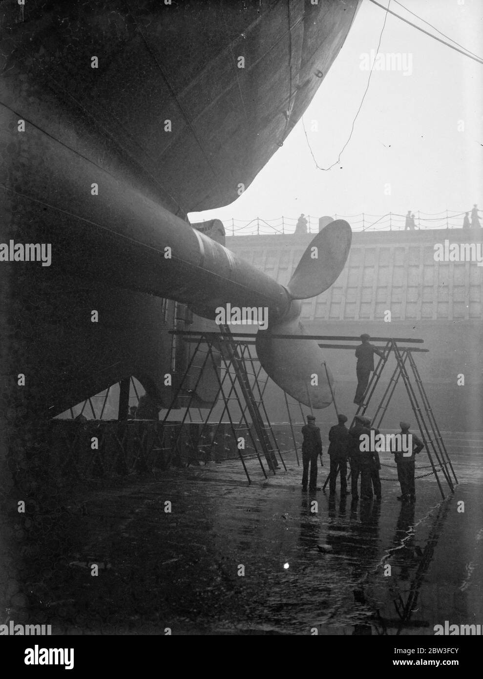 High speed overhaul for the 16 , 000 ton vessel , SS Ranpura , in dock at King George V dry docks , London for 24 hours . 24 January 1935 Stock Photo