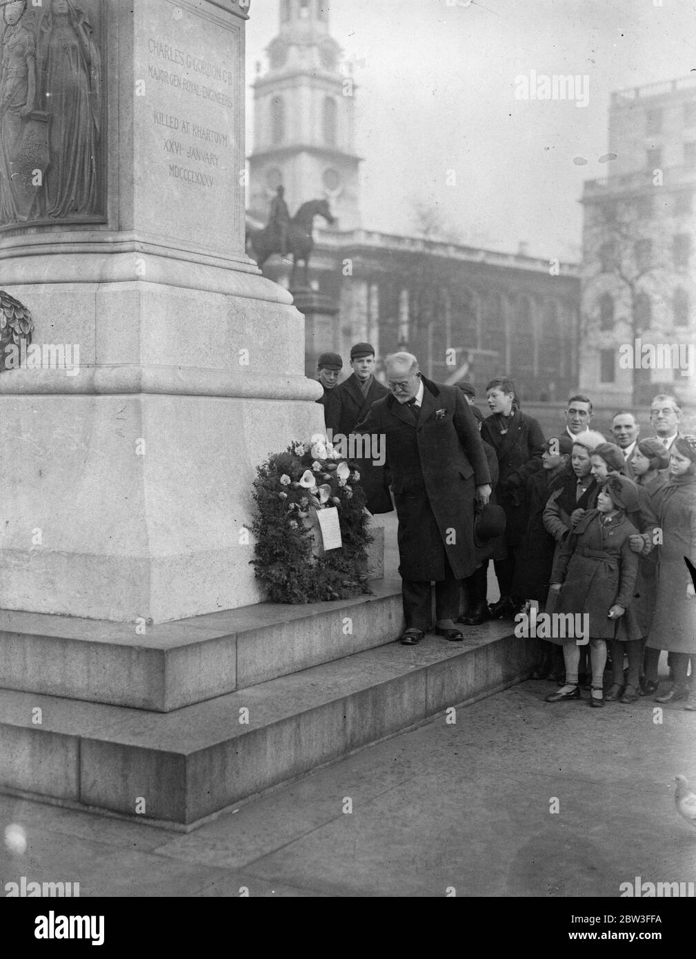 Wreath laid on General Gordon ' s statue on the fiftieth anniversary of his death . Photo shows ; Mr Henry E Montague , chairman of the Shaftesbury Society , laying the wreath . 26 January 1935 Stock Photo