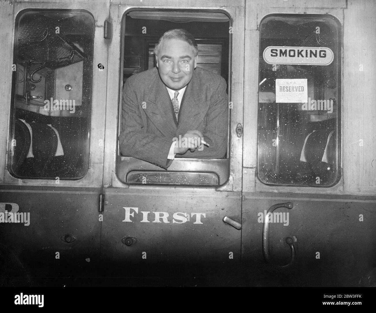 The Transport Minister , Mr Hore - Belisha , in his carriage window at Paddington Station . 26 January 1935 Stock Photo
