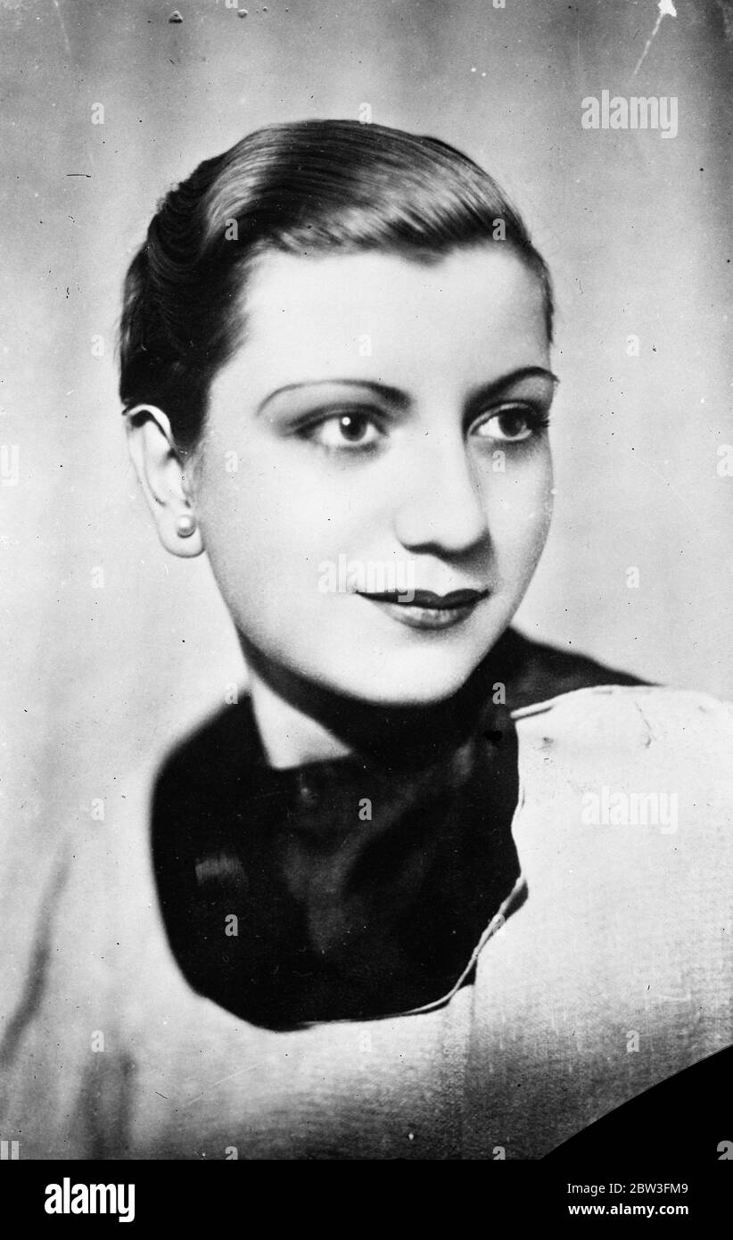 Spanish beauty as  Queen of Fire  . Senorita Maria Luisa Belbis ,  Queen of Fire  at the Alicante fetes . 31 March 1935 Stock Photo