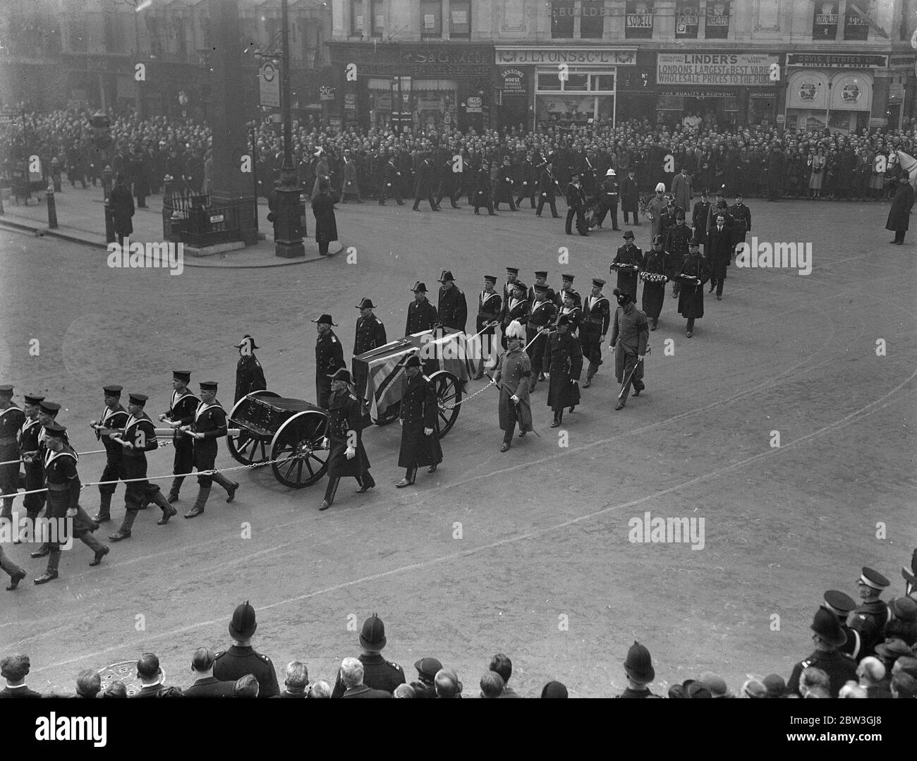 Funeral procession of Earl Beatty from Horse Guards to St Paul ' s . Two Royal Dukes , the Duke of York , representing the King , and the Duke of Kent walked behind the coffin when the funeral procession of Admiral of the Fleet Earl Beatty passed through the London streets on its way from the Horse Guards to St Paul ' s Cathedral , where the body was laid to rest near the tomb of Lord Nelson . The coffin was covered with the flag which was flown from Beatty ' s flagship at the Battle of Jutland . Photo shows , the cortege crossing Lagate Circus . 16 March 1936 Stock Photo