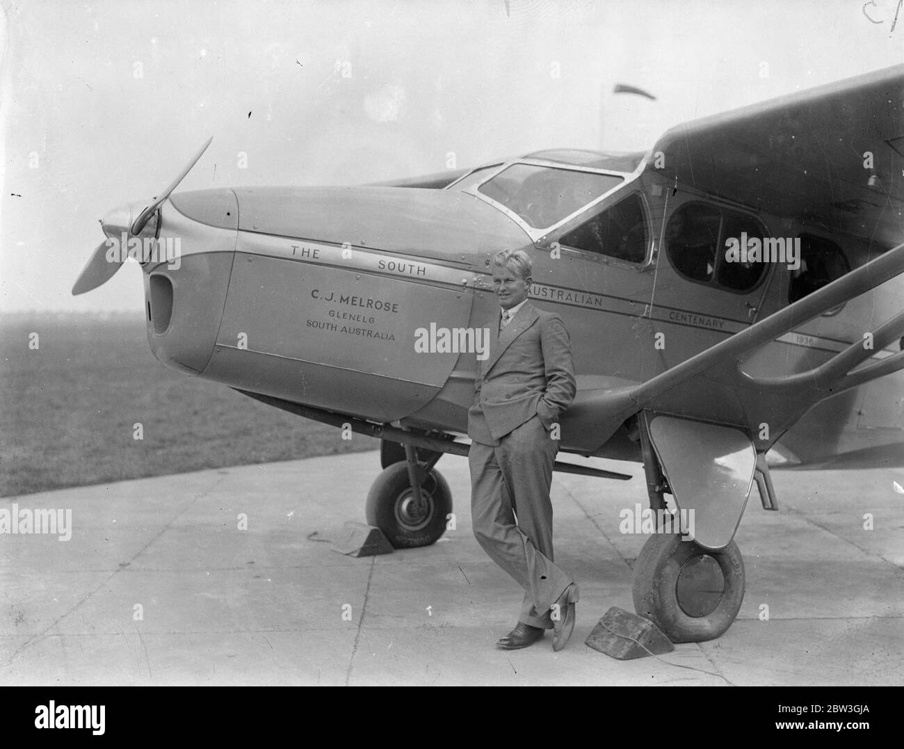 Melrose taking off on  goodwill flight  to Australia . C J Melrose at Heston . 4 April 1935 Stock Photo