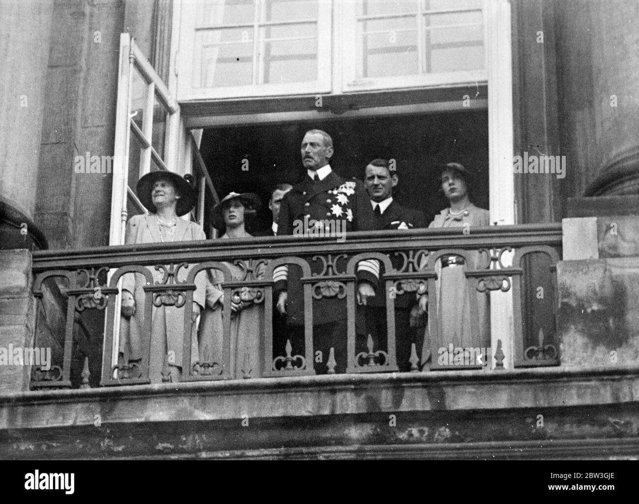 King of Denmark addresses 40000 farmers from Royal Palace , with Royal Family on Balcony . Forty thousand farmers from all parts of Denmark marched to the Royal Palace of Amalienborg at Copenhagen to lay a number of demands before King Christian . 30 July 1935 Stock Photo