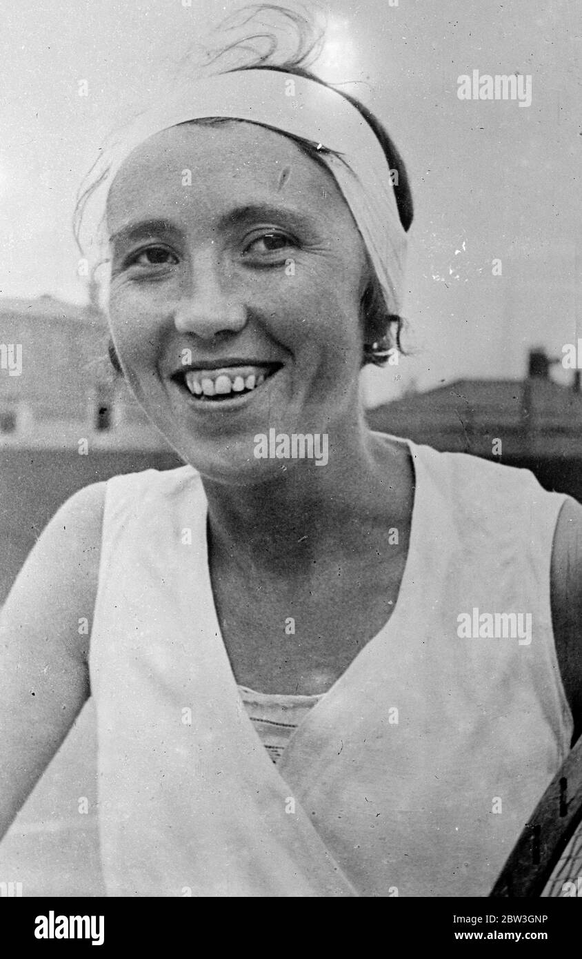 Russia 's no. 1 woman tennis player wants to come to Wimbledon . Miss Sergeyeyne Teplyskova , Russian woman tennis champion . 2 April 1935 Stock Photo