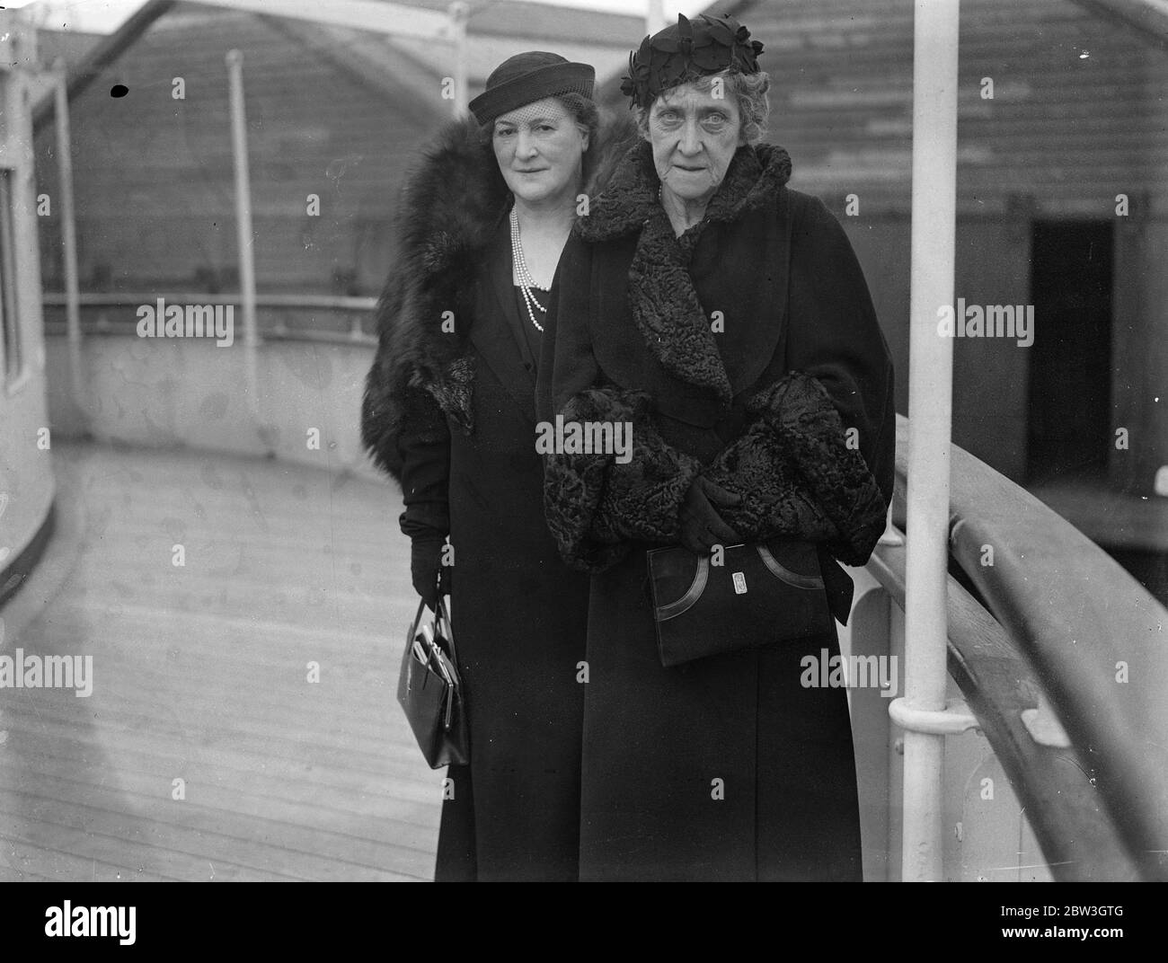 Princess Marie Louise ( right ) on arrival at Southampton . 30 March 1935 Stock Photo