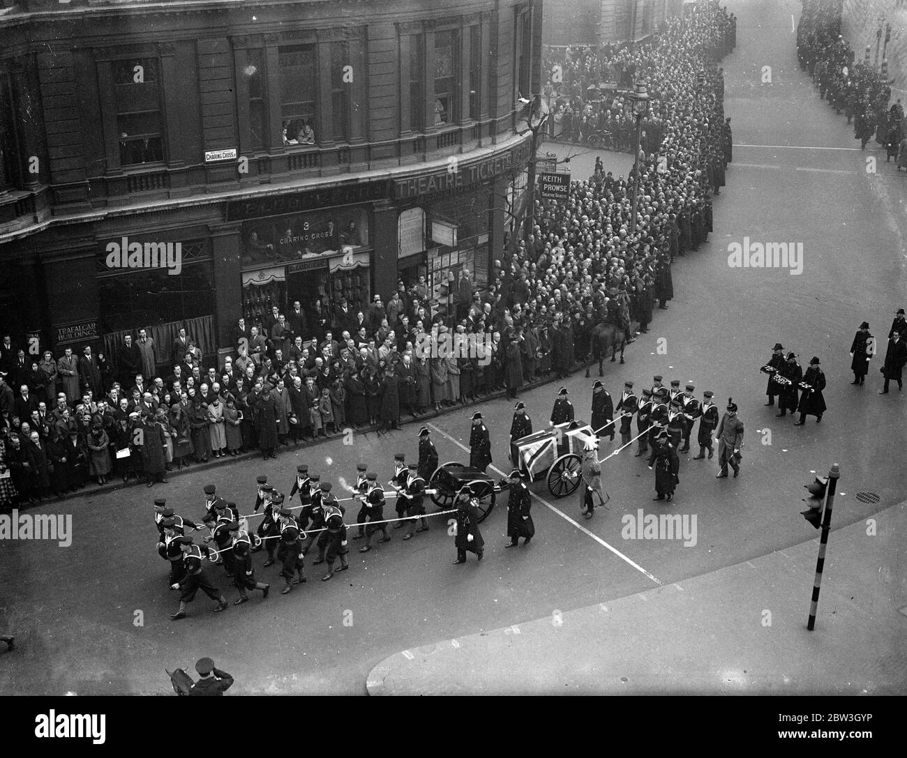 Funeral procession of Earl Beatty from Horse Guards to St Paul 's . 16