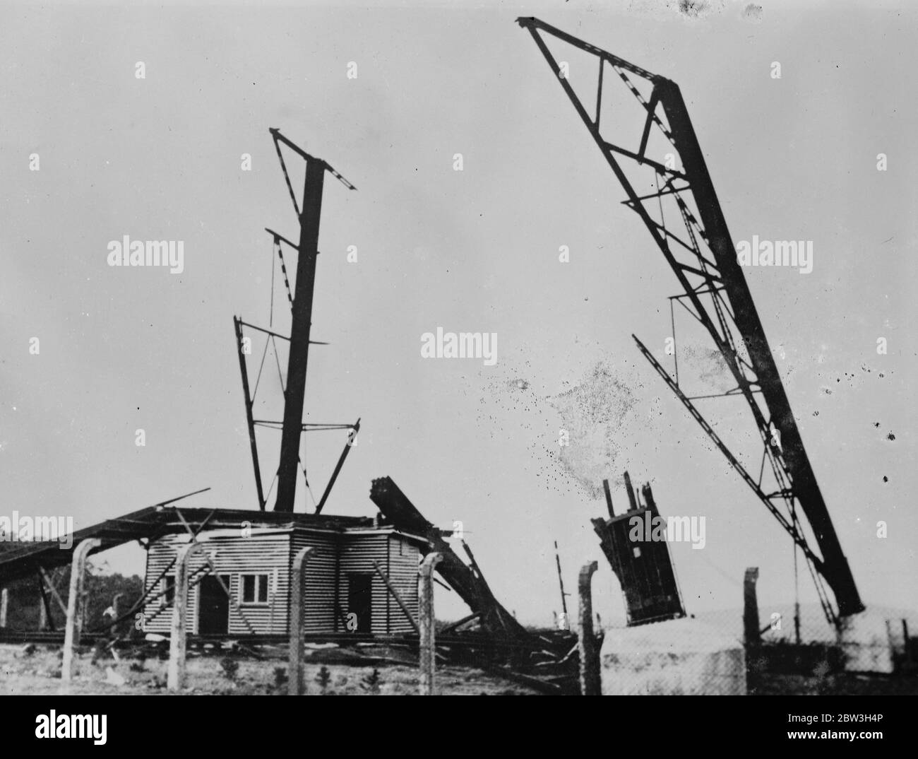 Five hundred feet transmitting tower blown down at Langenberg radio station . The wreckage at the Langenberg wireless station after the storm . 12 October 1935 Stock Photo
