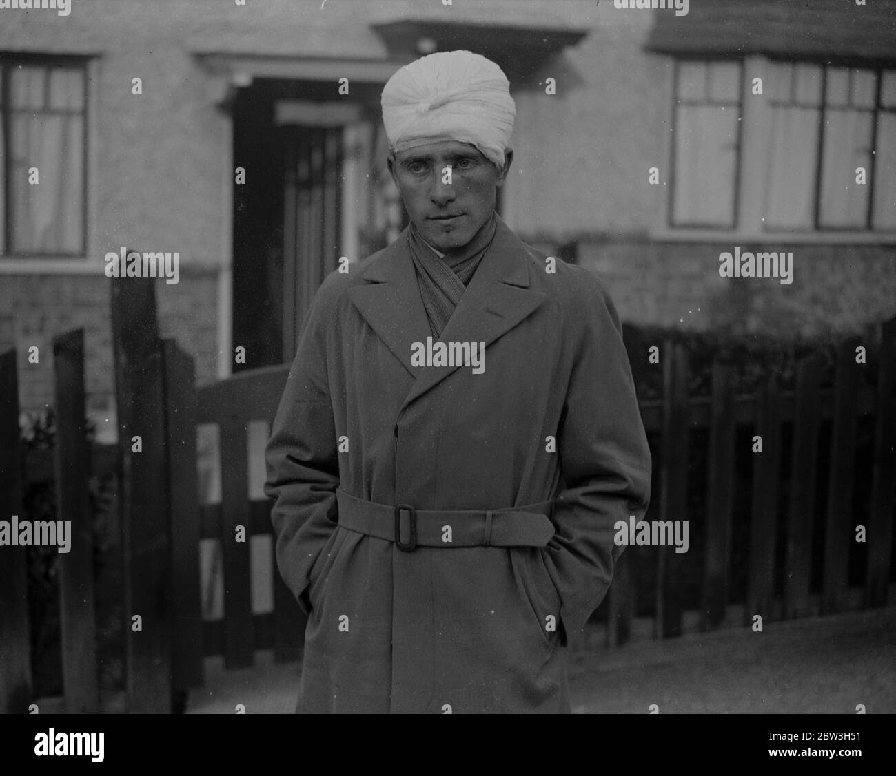 Garage thieves batter attendant with iron bar at the Grosvenor Petrol Station in Grosvenor Road . Mr William Summers , his head swathed in bandages . 26 October 1935 Stock Photo