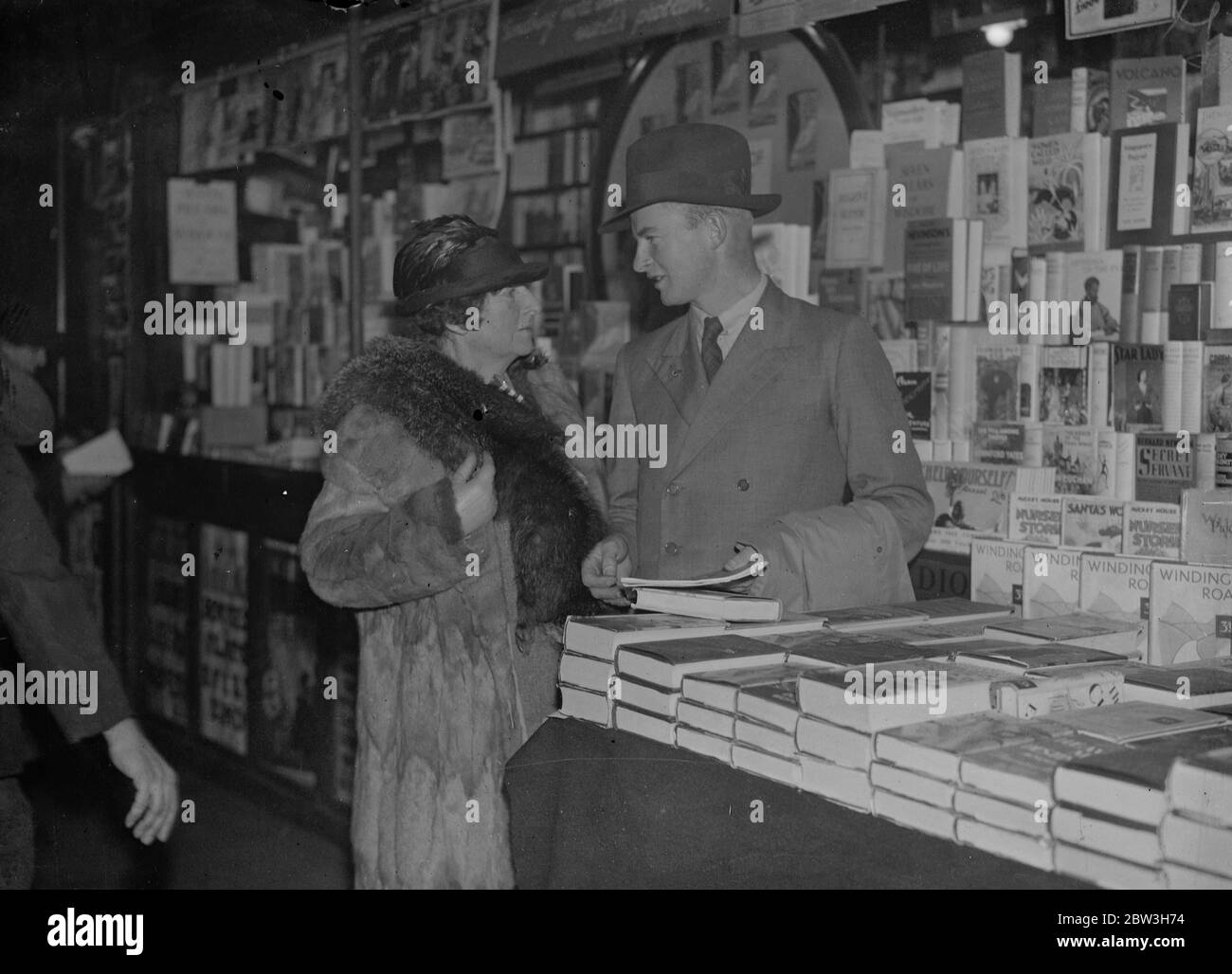 Jim Melrose sees his mother off to Australia and he will fly there in time to greet her . Jim Melrose buying his mother some books as she left St Pancras . 26 October 1935 Stock Photo