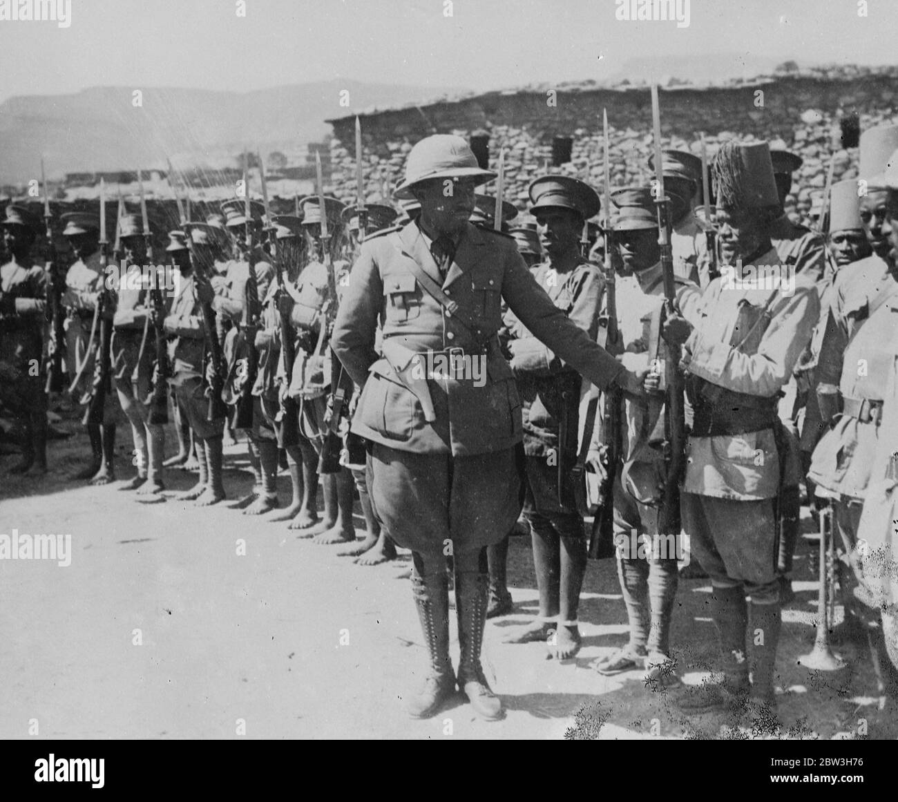 Emperor 's son in law leads troops into Makale . Ethiopia 28 October 1935 Stock Photo