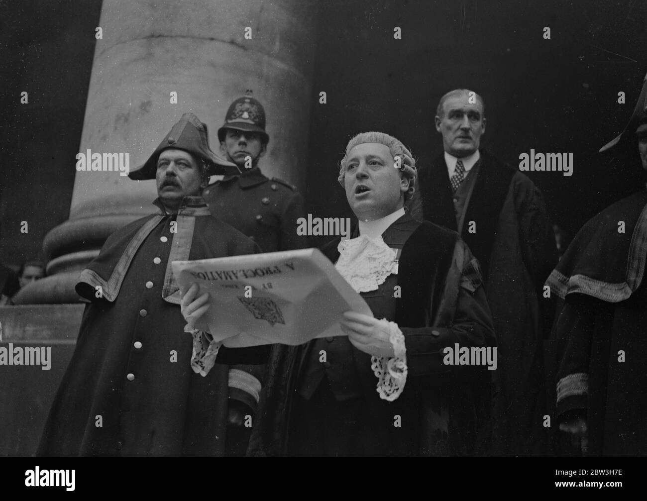 Common crier reads proclamation dissolving parliament from Royal exchange steps in London . The crowd listening to the proclamation being read . 26 October 1935 Stock Photo