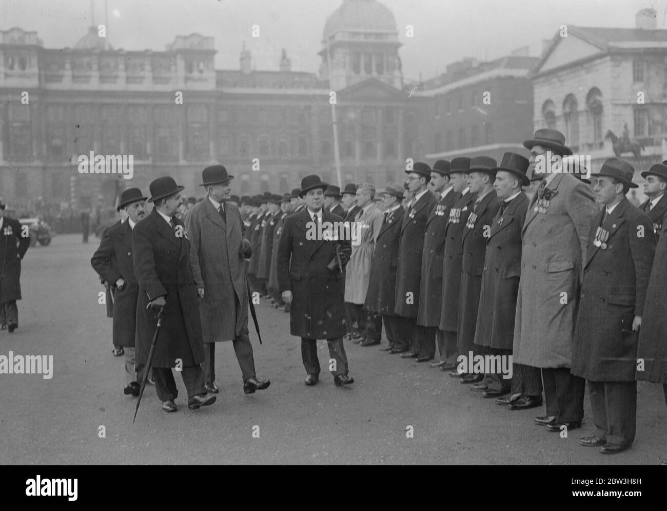 Jewish ex servicemen ' s armistice service on Horse Guards parade . The Jewish ex servicemen ' s annual Armistice Service took place on the Horse Guards Parade , conducted by the Chief Rabbi of the British Empire , Dr J H Herts . Field Marshal Sir Archibald Montgomery Massingberd inspected the ex servicemen at the parade . Photo shows Field Marshal Sir Archibald Montgomery Massingberd inspecting Jewish Ex Servicemen at the parade . 10 November 1935 Stock Photo