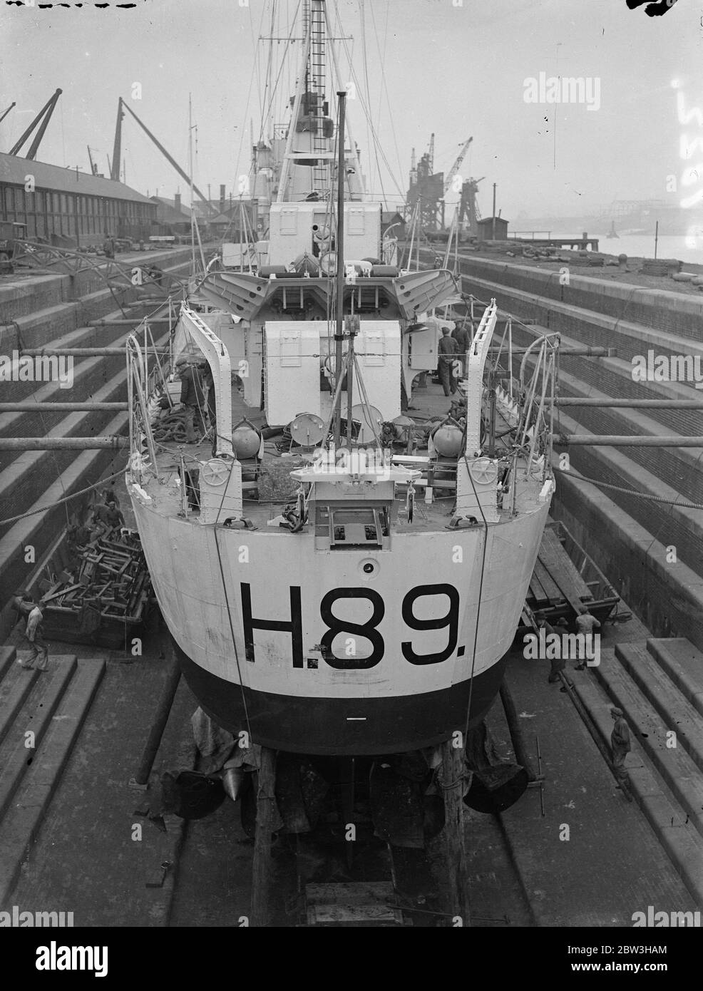 New destroyer in drydock at Southampton . HMS Grafton in drydock at Southampton . 16 March 1935 Stock Photo
