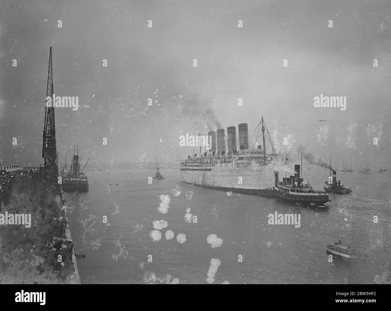 SS Mauretania takes her last voyage towed from Southampton to the Metal ...