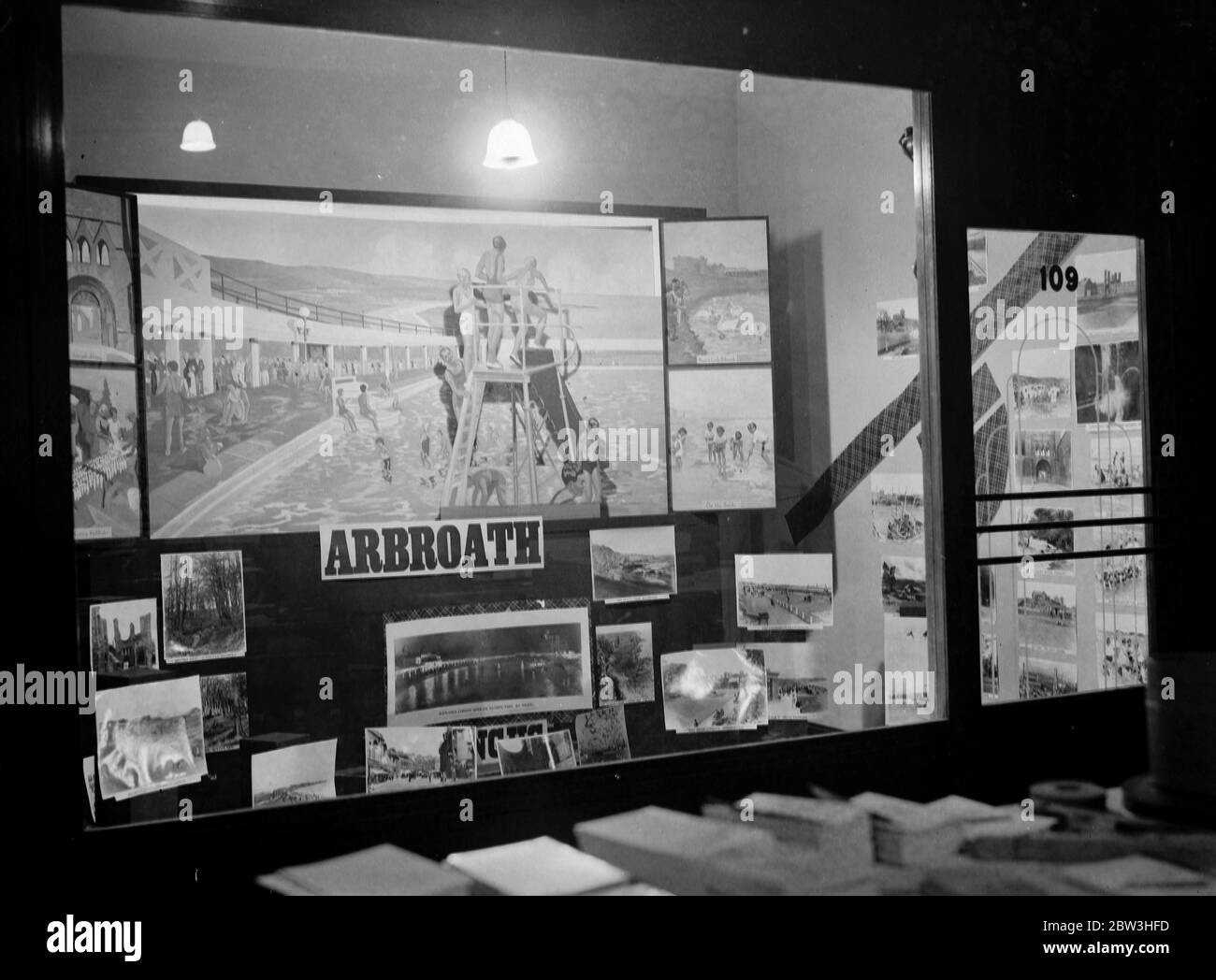 Arbroath Guide . Shop window with a picture display advertising Abroath in Scotland . 1935 Stock Photo