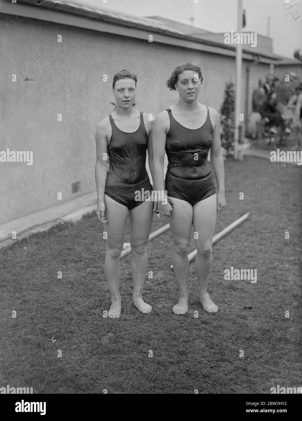 M K Jeffrey ( left ) winner ladies 100 meters freestyle and O M Bartle ( right ) both of Croydon ladie . 11 July 1936 Stock Photo