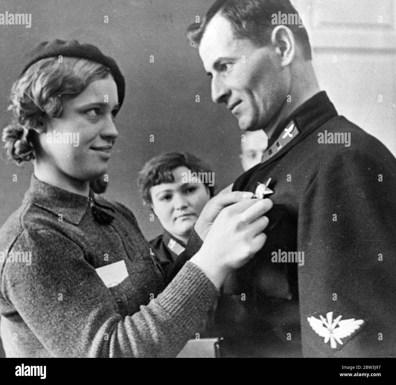 Order of the Red Star for Soviet Air Squadron Commander Trenchika , presented by Muza Malinovsky , famous woman parachutist , in Moscow . 8 December 1935 Stock Photo