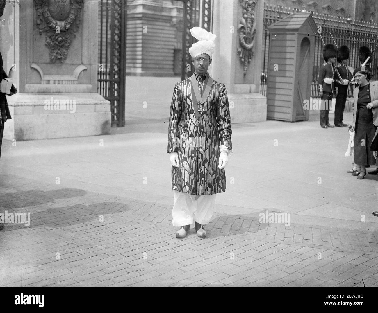 Picturesque figure at birthday honours investiture . A picturesqu figure at the investiture . 9 July 1935 Stock Photo