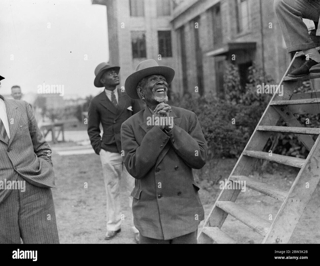 South Rhodesia chief visits Croydon playing ' Lobenkrila in Cecile Rhodes film . 1 August 1935 Stock Photo