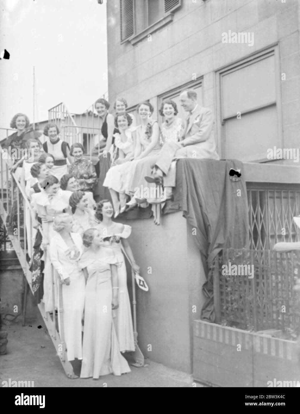 Ralph Lynn and Sir Charles Higham judge ' Miss Britain ' 1935 competition . 21 June 1935 Stock Photo