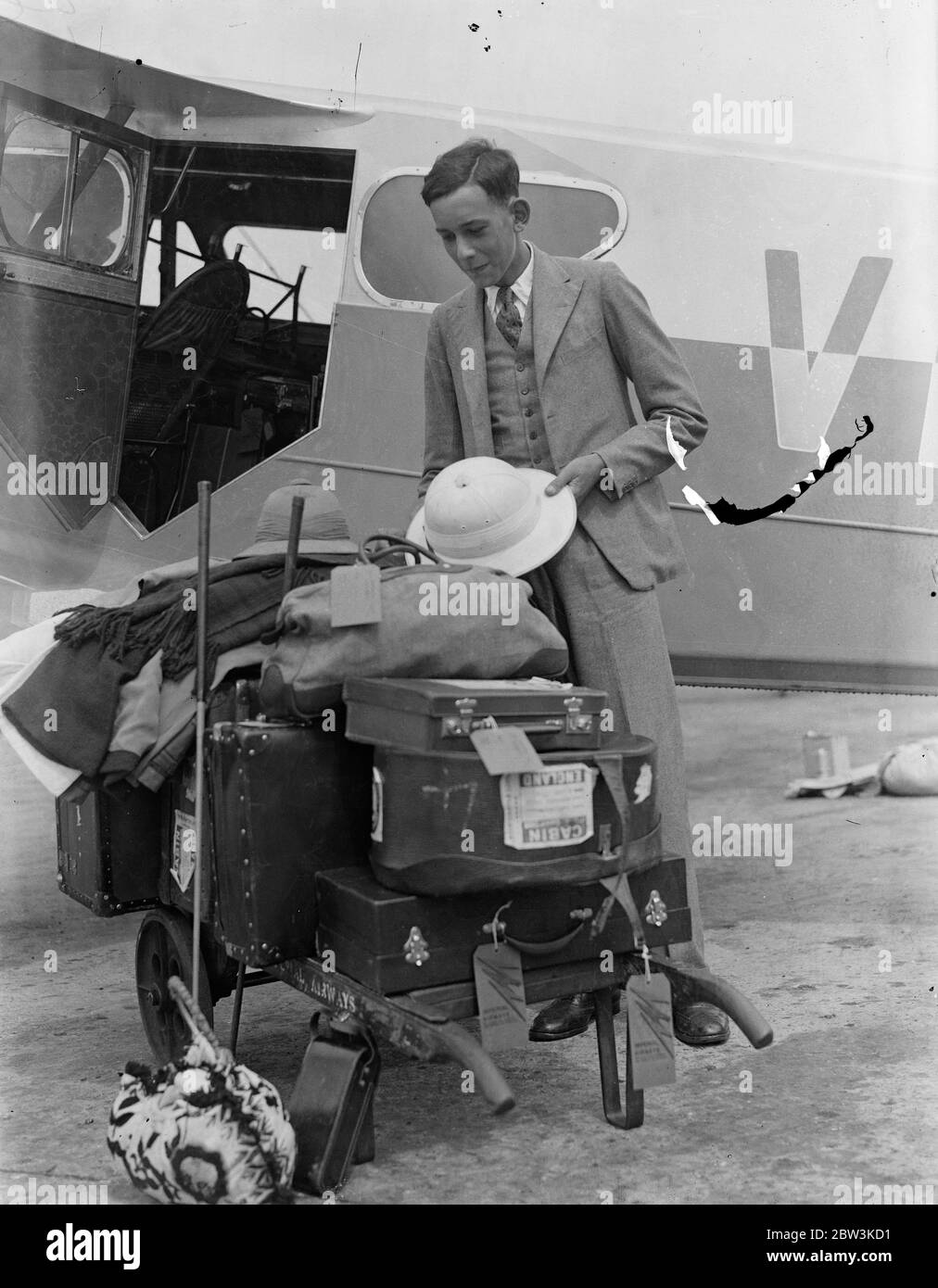 Harry Stanley a 15 year old schoolboy leaves on 6 , 500 mile flight for summer holiday to Salisbury , Rhodesia . 1 August 1935 Stock Photo