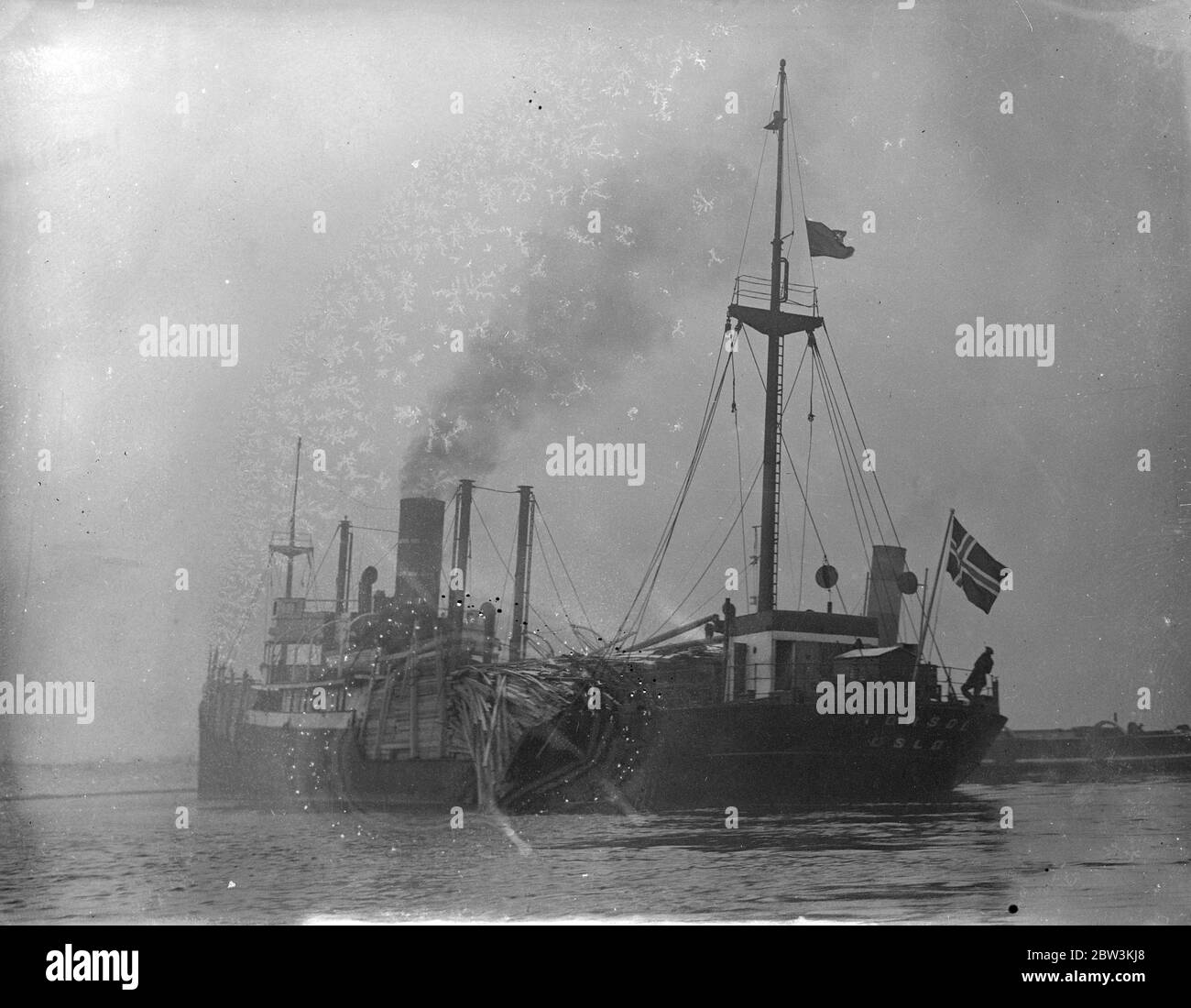Norwegian ship beached badly damaged after Thames collision . The beached steamer Torsel , showing the ripped side at Jenningtree Point , Belvedere . 22 December 1935 Stock Photo