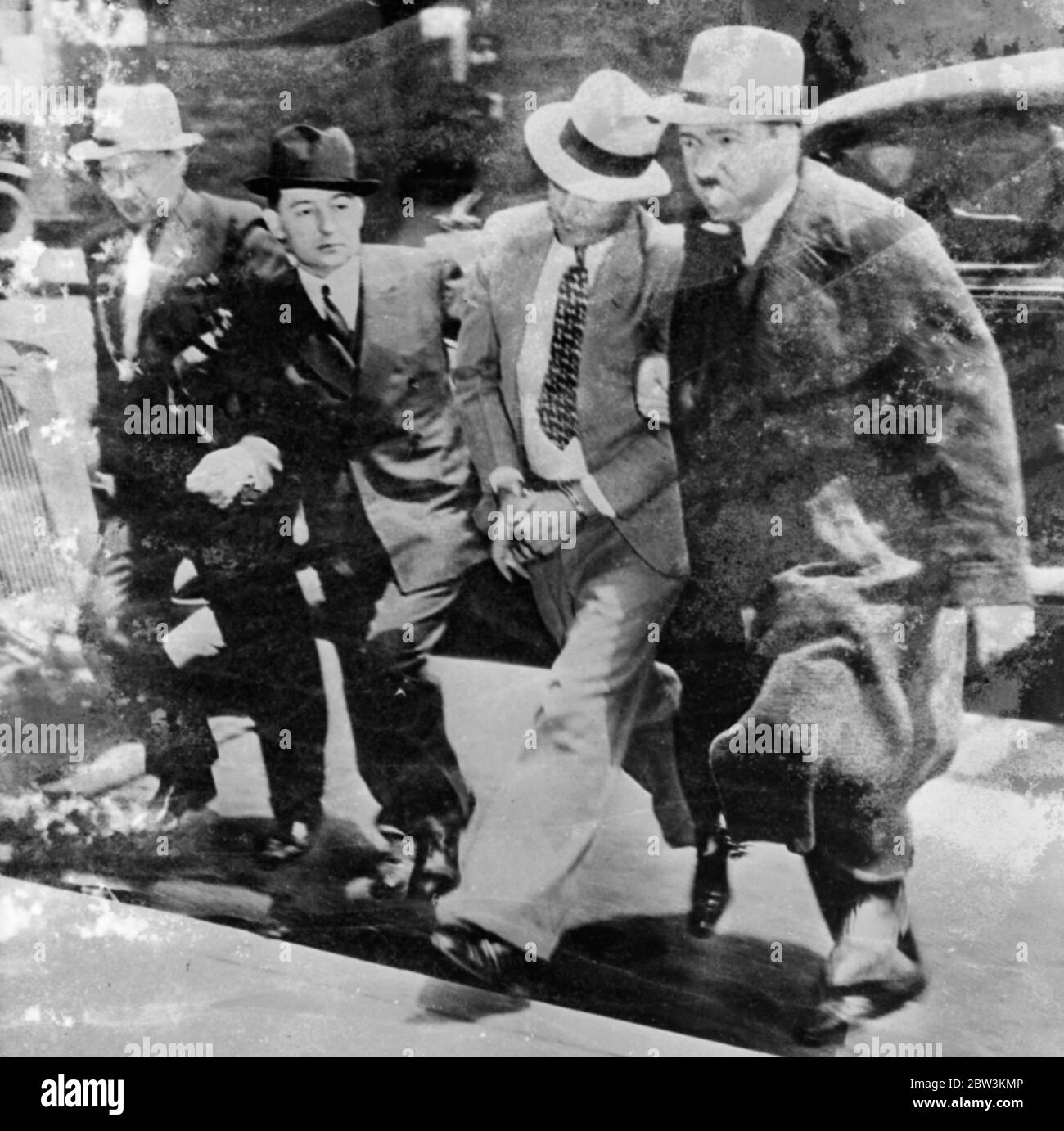 Last of America 's gang  kings  captured by G-men . Harry Campbell being rushed in handcuffs by G-men to the Federal Court building at St Paul , Minnesota . Campbell is in light hat with arms chained in front . Chief G-man Connolly ( cigarette ) is clutching his right arm . 15 May 1936 Stock Photo