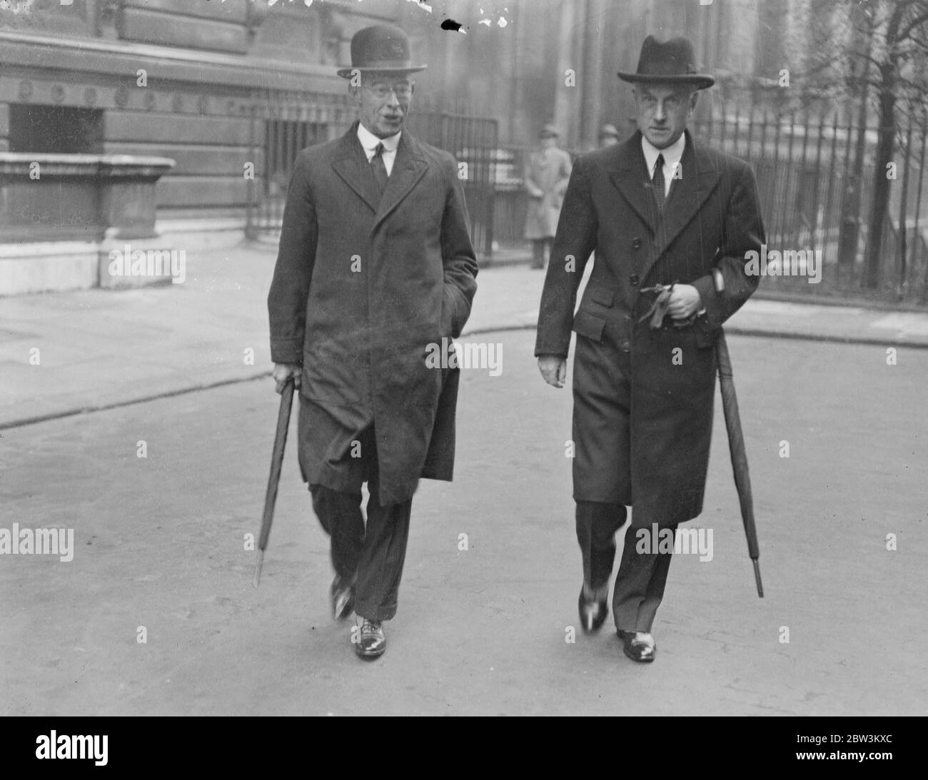 Election cabinet meeting at Downing Street . Sir Samuel Hoare ( right ) , the Foreign Minister , arriving with the Marquess of Zetland , Secretary for India . 16 October 1935 Stock Photo