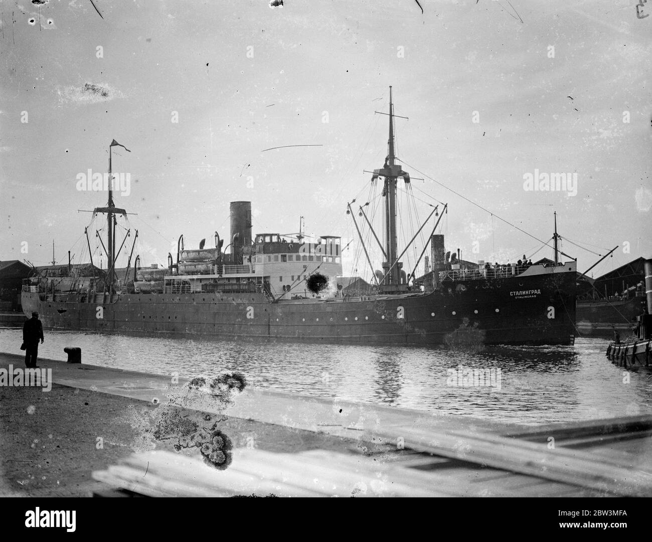 The Stalingrad first freighter to make voyage through Arctic Circle arrives in London . 28 September 1935 Stock Photo