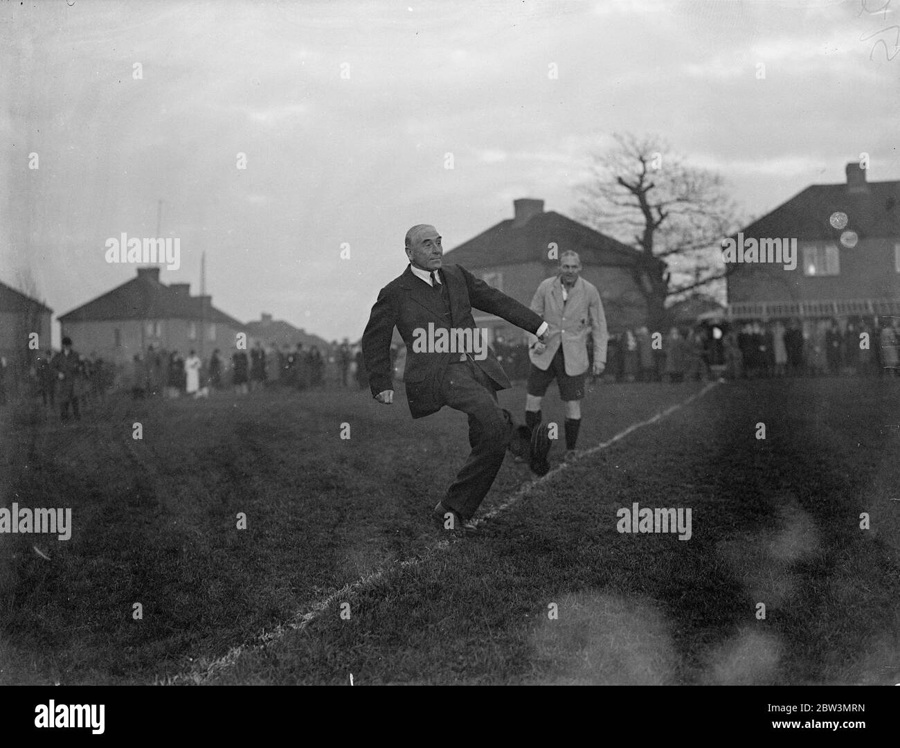 Sir Robert Horne kicks off at GWR rugby match at Ealing , London . Sir Robert Horne kicking off . 23 November 1935 Stock Photo