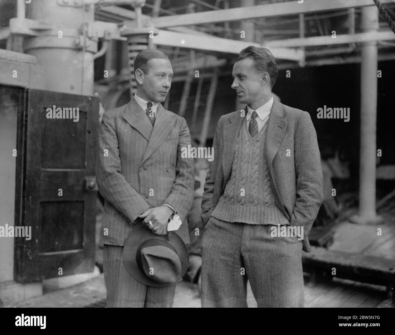 Chief scientist and Caption of  William Scoresby  for Antarctic expedition . Mr G W Royner , chief scientist of the  William Scoresby  expedition ( right ) with the captian , Lieutenant C R Boothby , RNR . 18 October 1935 Stock Photo