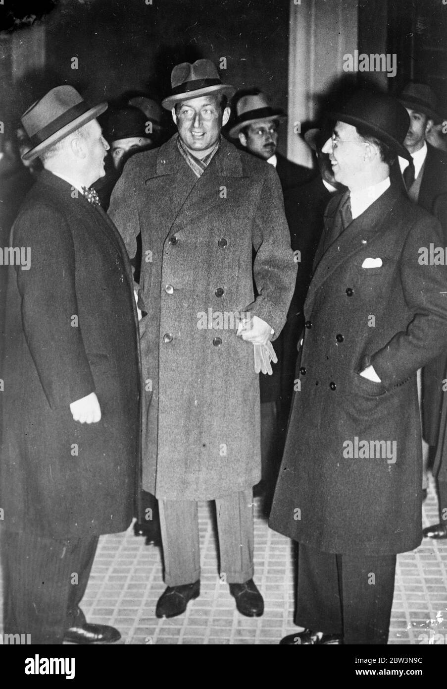 Prince Starhemberg has ' cordial conversation ' with Mussolni . Prince Starhemberg , the Austrian Vice Chancellor , was received by Signor Mussolini during his visit to Rome . They had a ' cordial conversation ; which lasted over an hour . Prince Starhemberg precedes Chancellor Schuschnigg and Baron Berger Waldenegg , Austrian Foreign Minister , who are visiting Rome following Mussolini ' s announcement to his Cabinet that a reunion of the signatories of the Italo Austrian , Hungarian poct would take place . It is understood the aim of the conference is to strengthen the economic and political Stock Photo