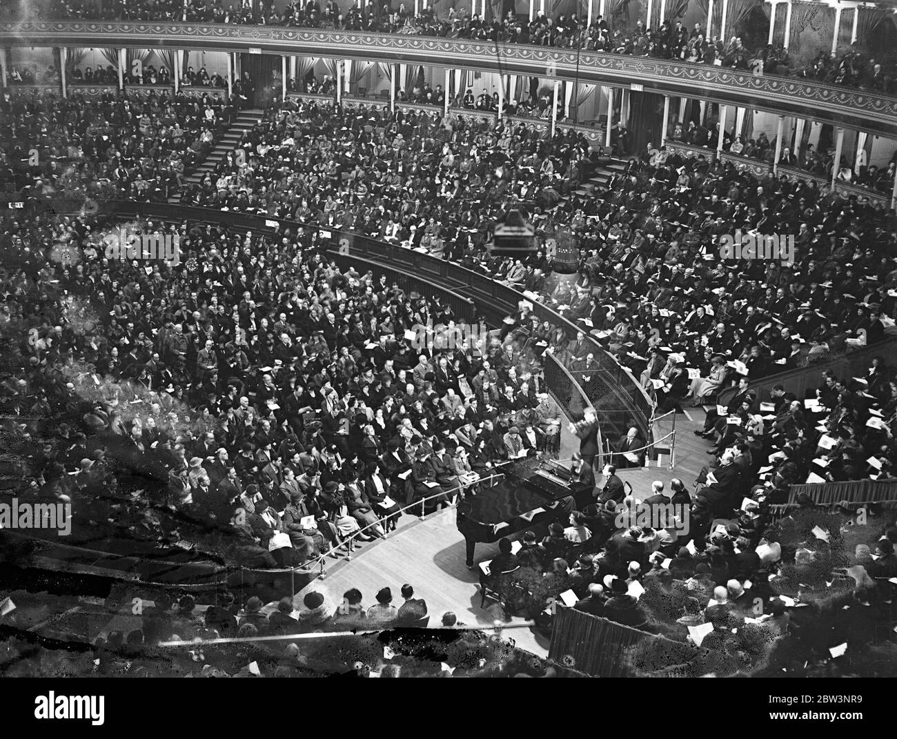 Yehudi Menhuin gives recital at Albert Hall . 1 December 1935 Stock Photo
