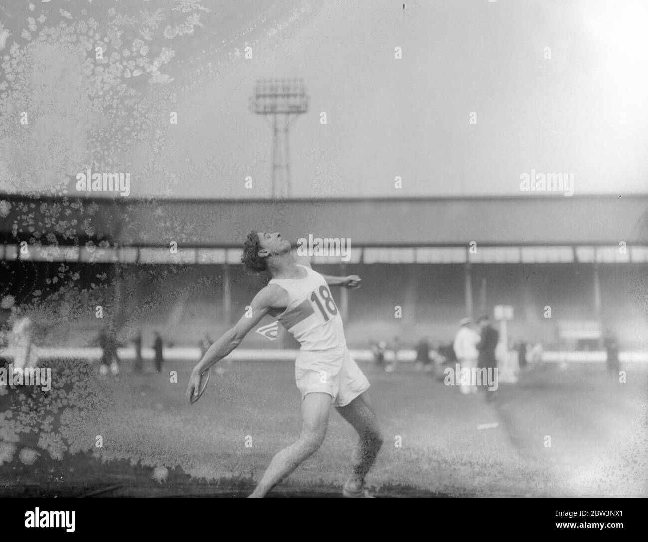 Athlete discus throw athletics discus hires stock photography and